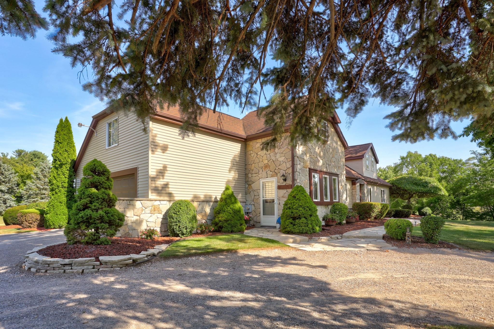 1090 N Block Road