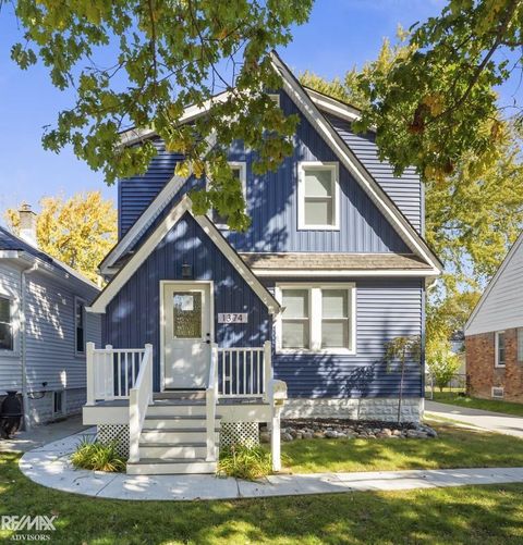 1374 Anita Avenue Grosse Pointe Woods City MI 48236