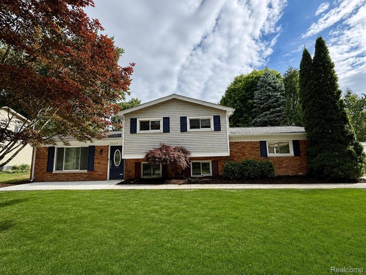2360 OKLAHOMA AVE, ROCHESTER HILLS, MI 48309 - Image b24e061c682af3a5cb9be4dc8d4815e2/355527688