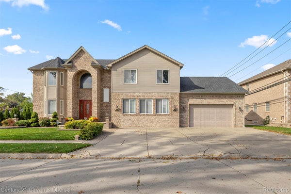 131 ROSEMARY ST, DEARBORN HEIGHTS, MI 48127 - Image b260c32cb9c0b1ded6c3e5cc3b1cb1c2/2790049376