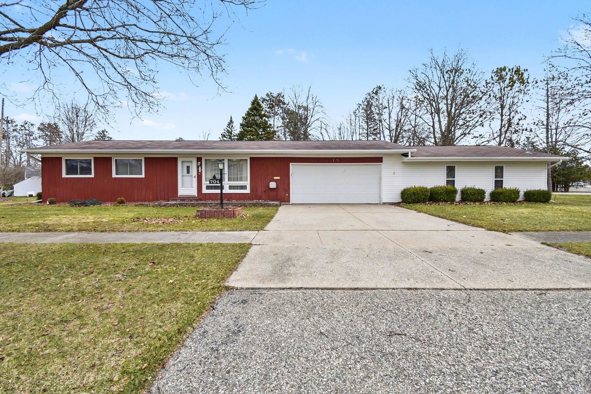 704 W Lincoln
