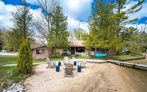 Photo of 7811 Hillside Drive, Long Lake Township, MI 49685 (MLS # 78080064337)