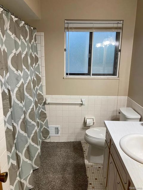 Tiny photo for 32646 Harper Avenue, St Clair Shores City, MI 48082 (MLS # 20251045004)