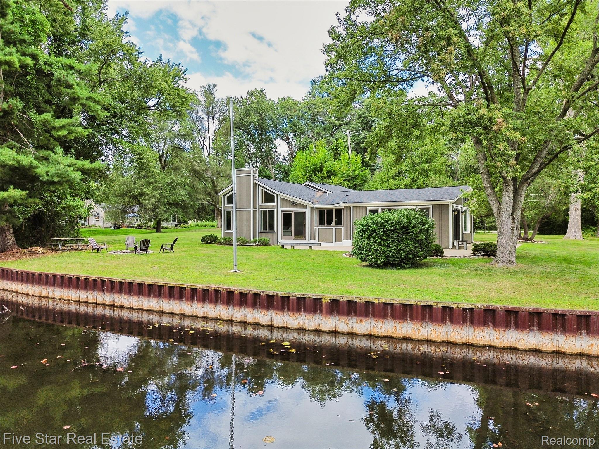 9045 Commerce Road