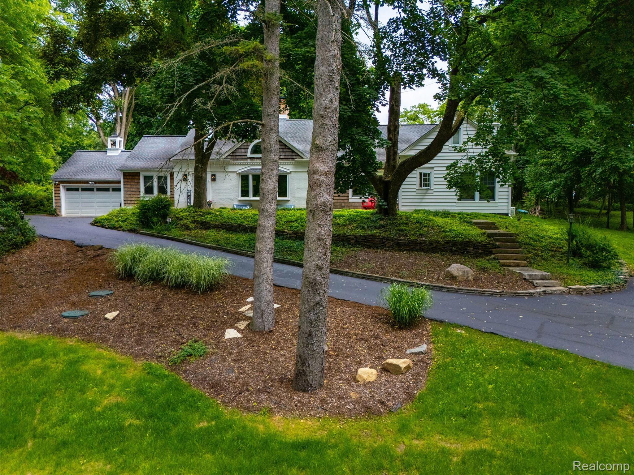 27310 Crestwood Drive