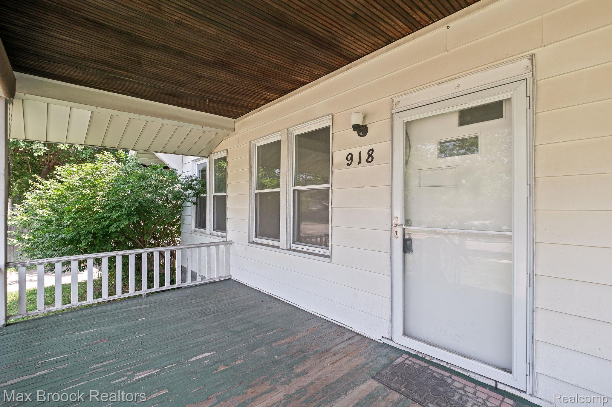 918 Saint Louis Street