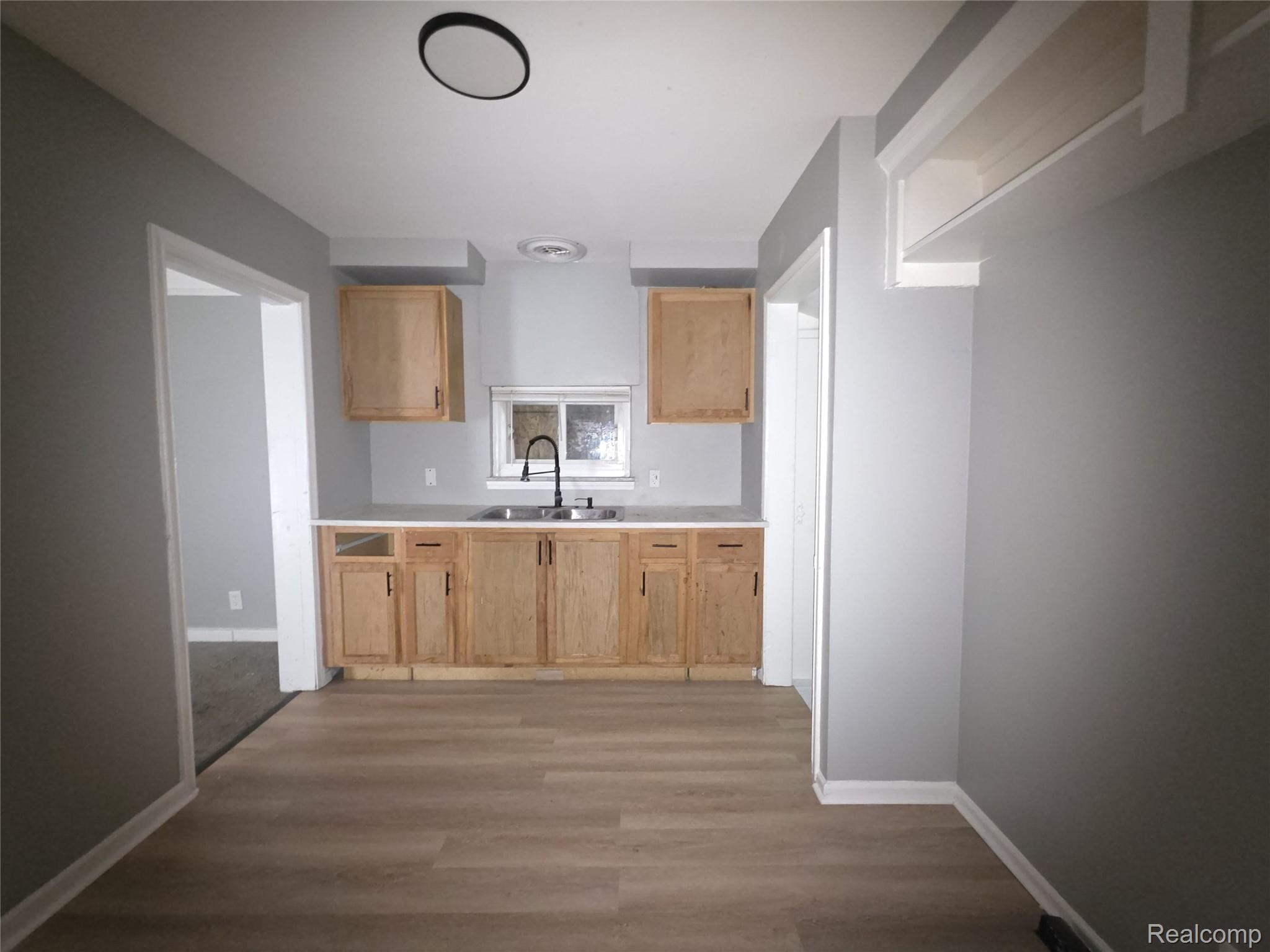 13866 W Outer Drive