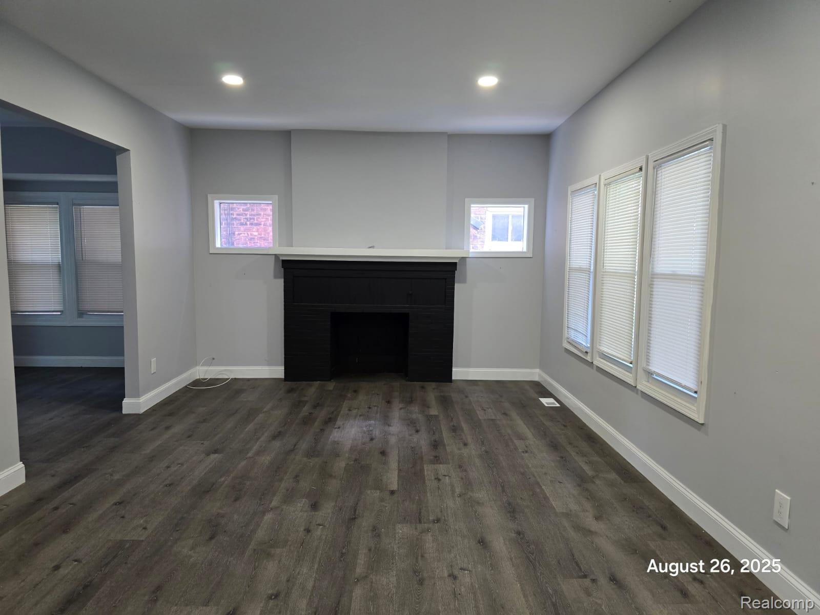 2518 N La Salle Gardens