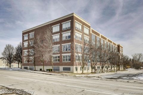 98 N Gratiot Avenue Mt Clemens City MI 48043