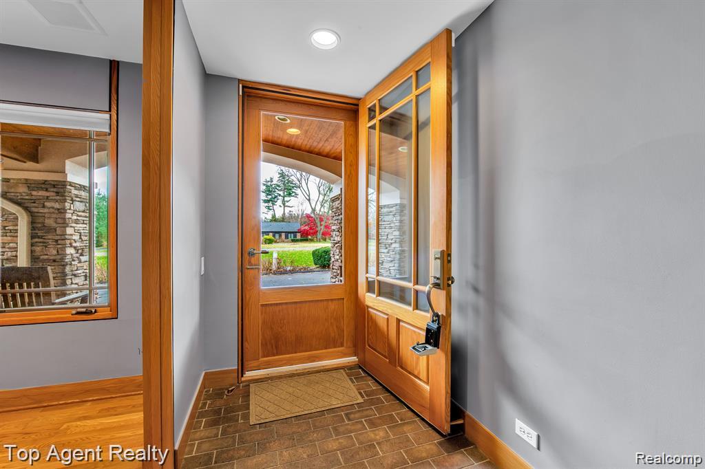 5760 SNOWSHOE Circle