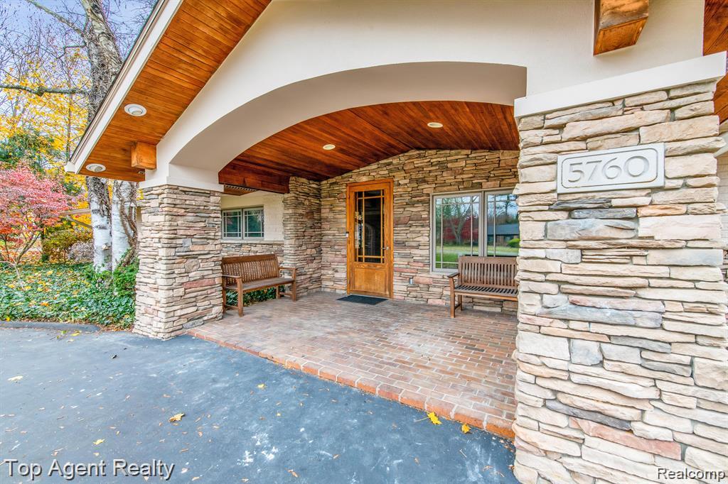 5760 SNOWSHOE Circle