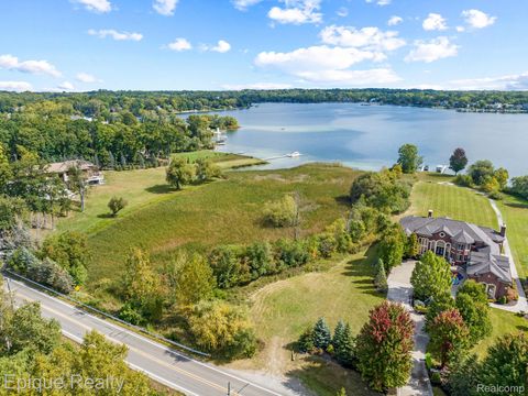 5375 Middlebelt Road West Bloomfield Charter Township MI 48323