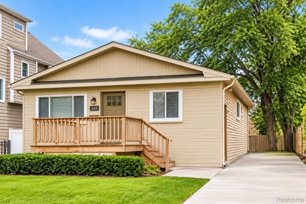 1170 COLE ST, BIRMINGHAM, MI 48009 - Image b2bbf087b255b9e550e9f2a00229a288/3567212877