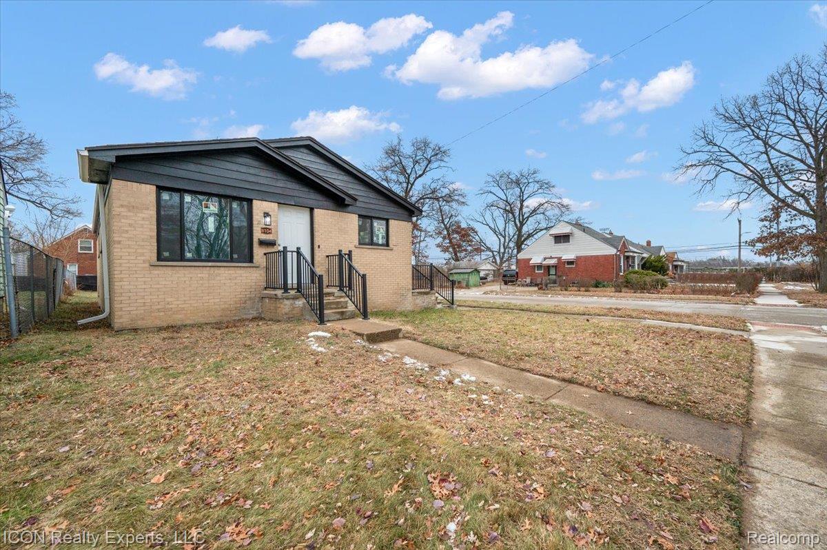 8104 Cloverdale Avenue