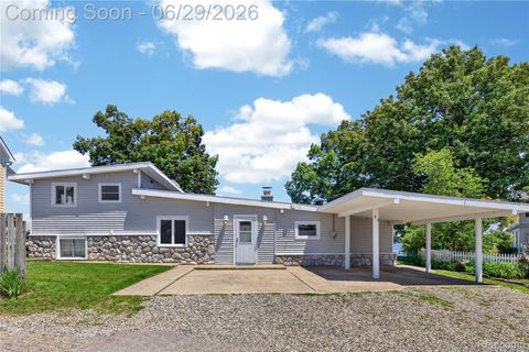 Photo of 91 Crescent Avenue, Lake Orion Village, MI 48362 (MLS # 20261047696)