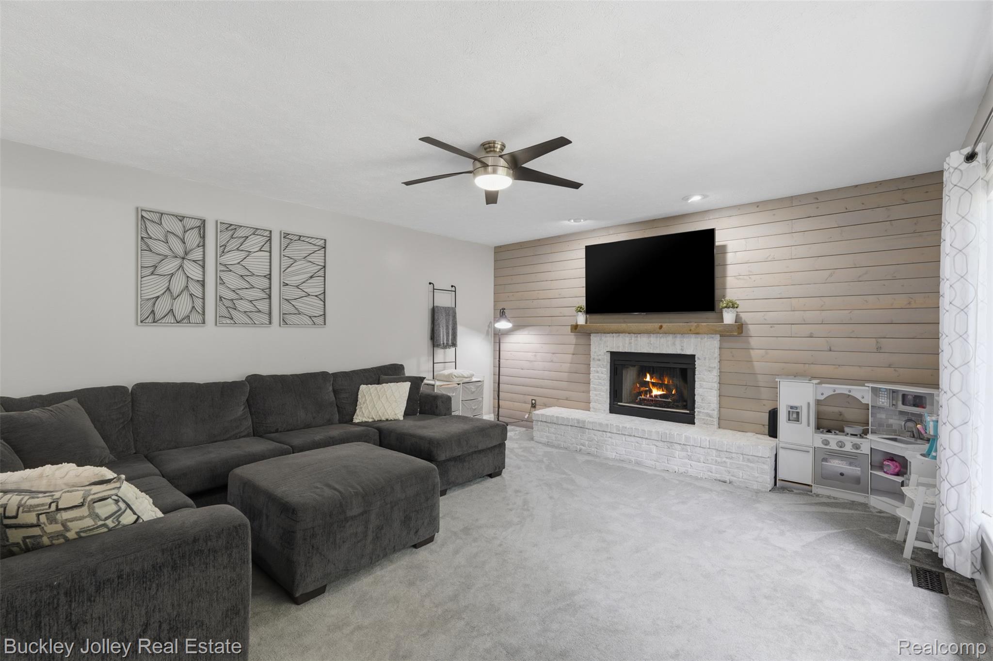 7829 Hillside Lakes Drive