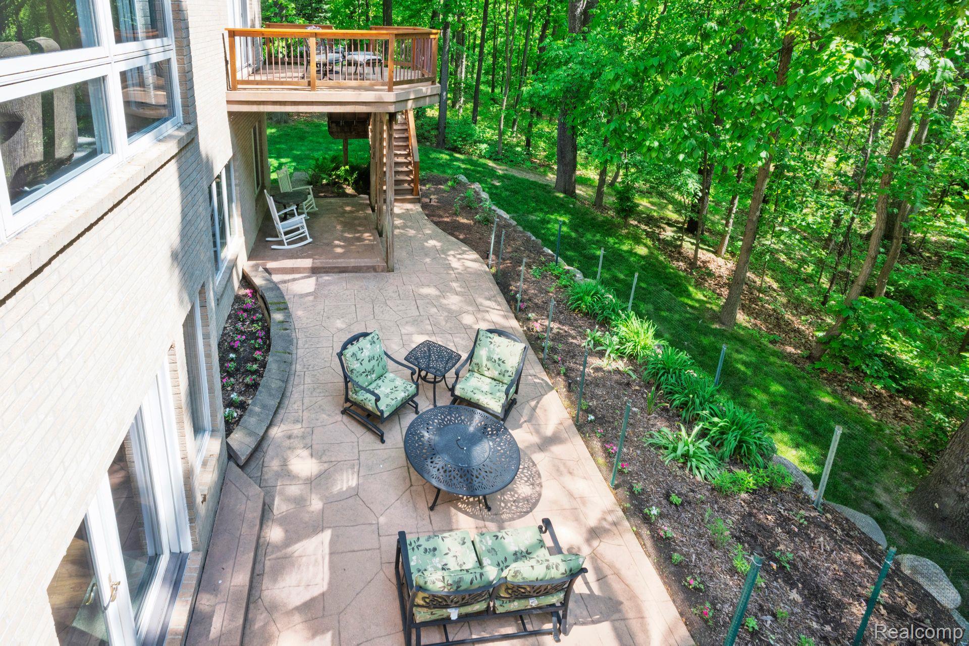 3587 Woodridge Drive