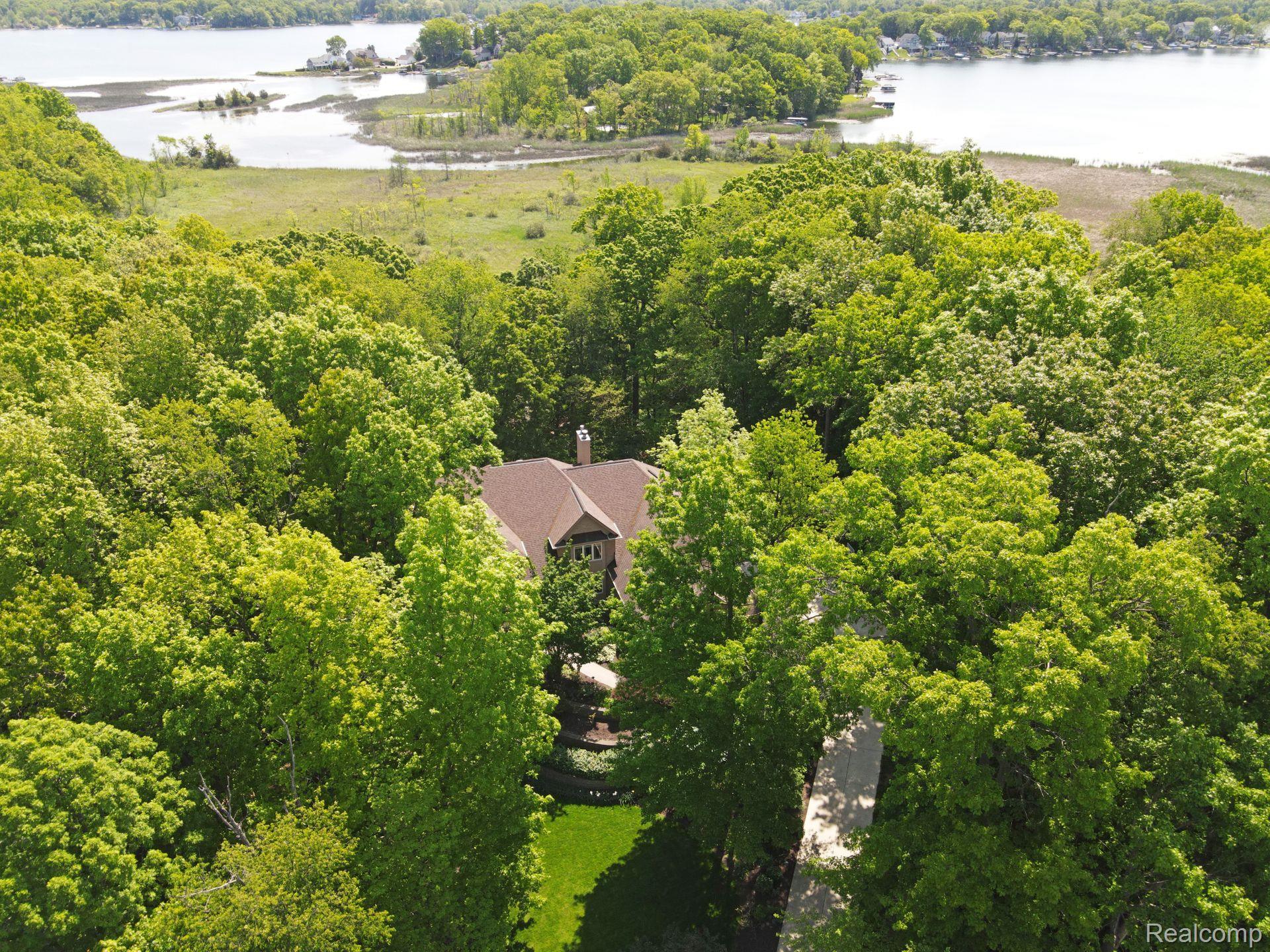 3587 Woodridge Drive