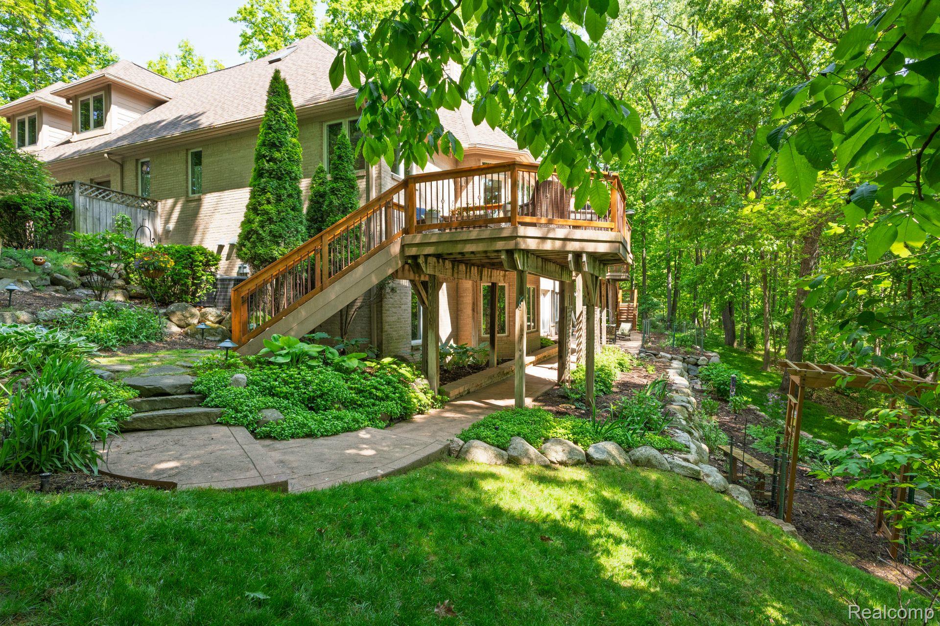 3587 Woodridge Drive