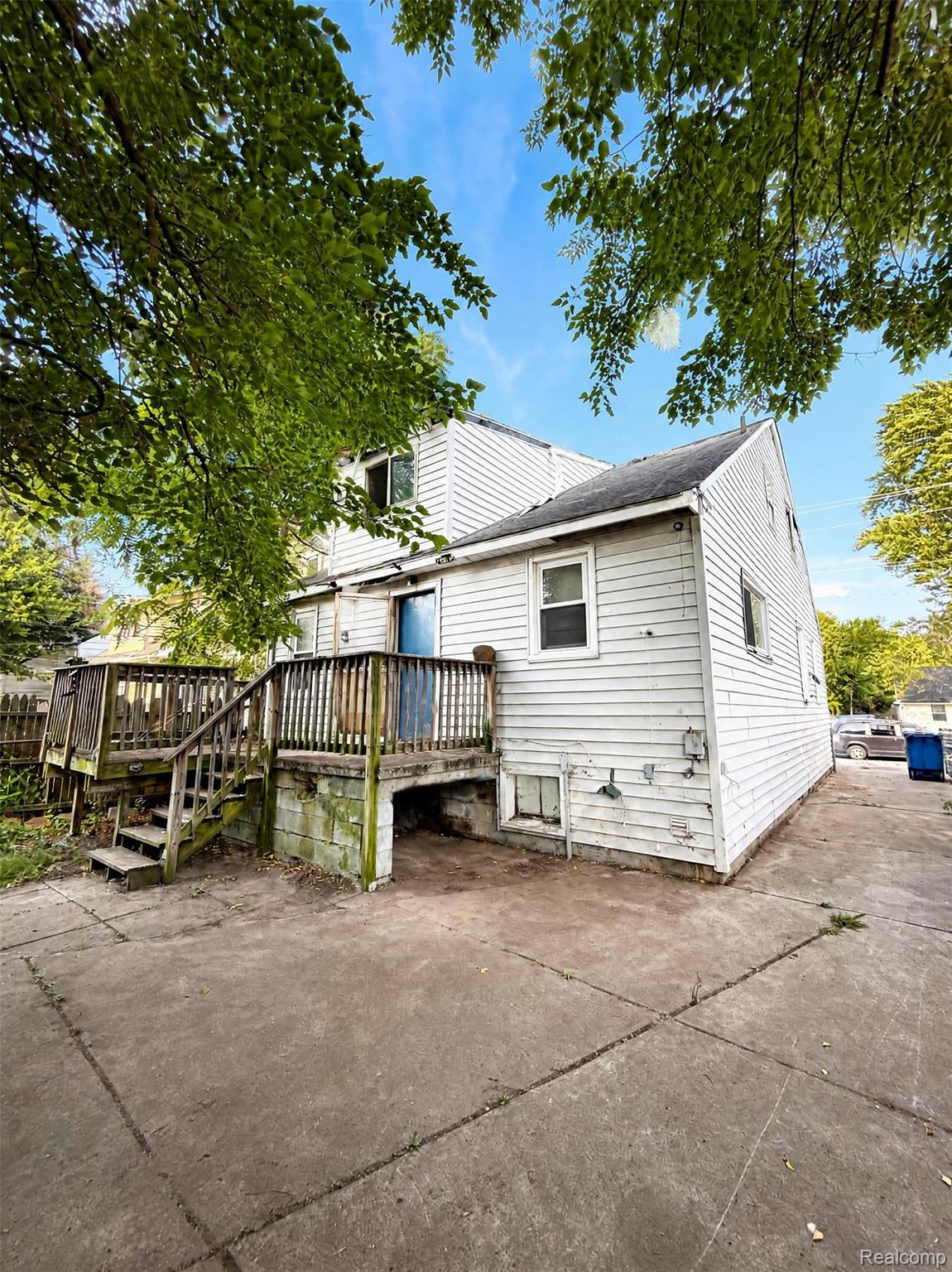 2704 2nd Street