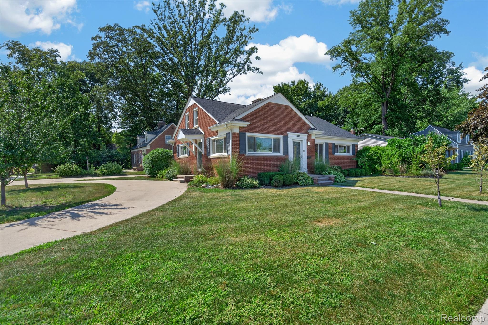 1005 Fernwood Road