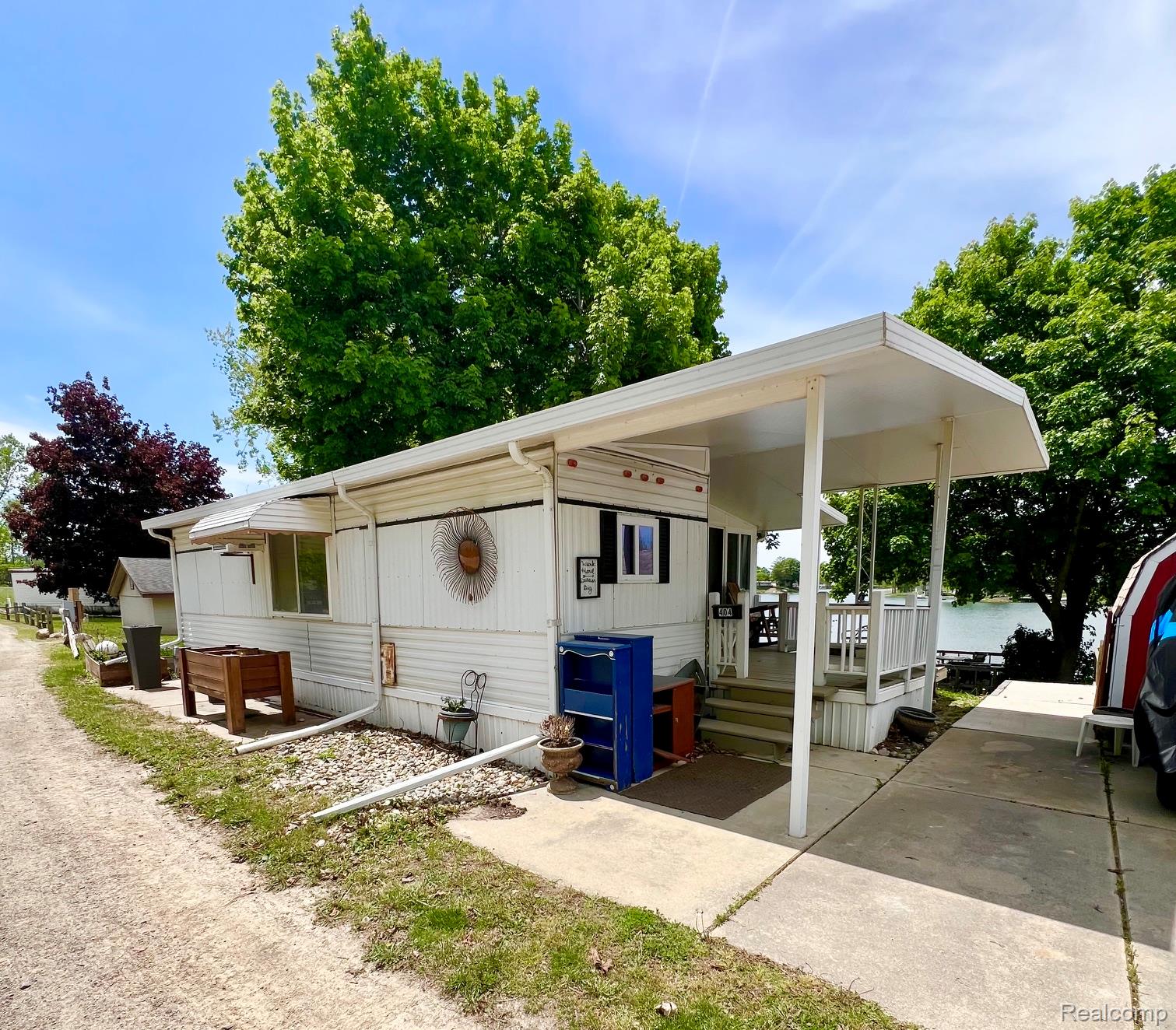 10001 E Goodall Road 404