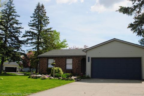 2056 Baywood Drive Wixom City MI 48393