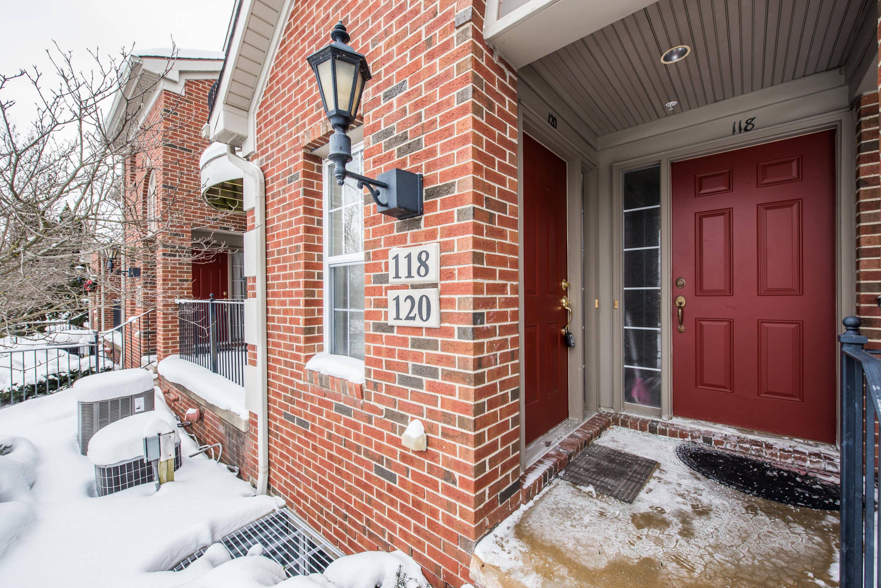 120 W Oakbrook Drive