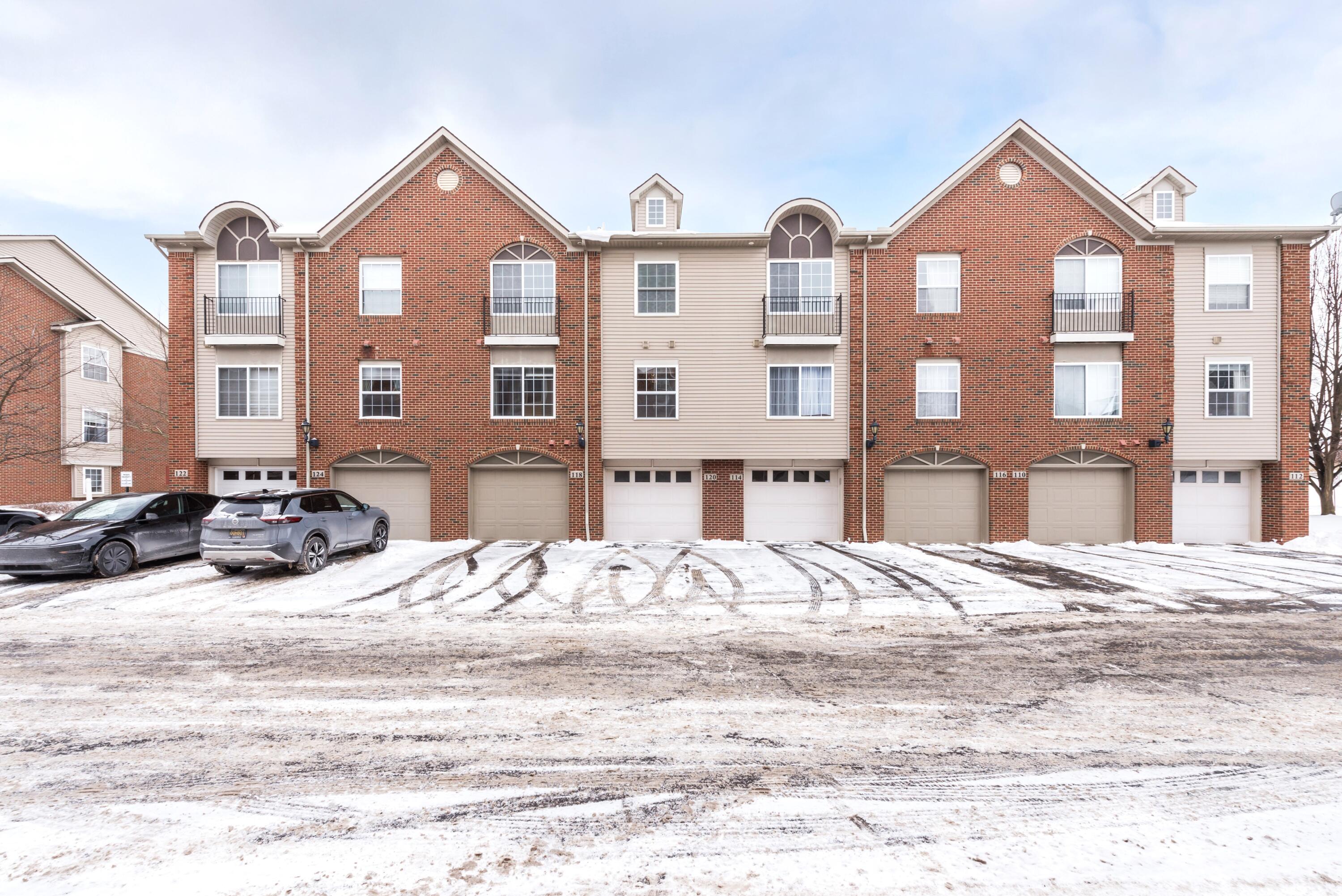 120 W Oakbrook Drive