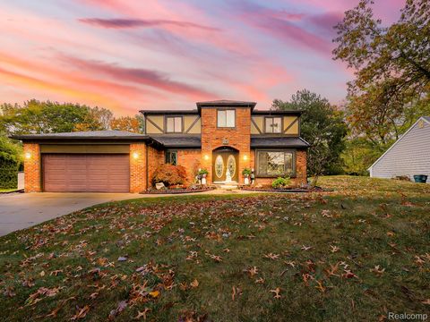 5152 Bayside Drive Troy City MI 48098