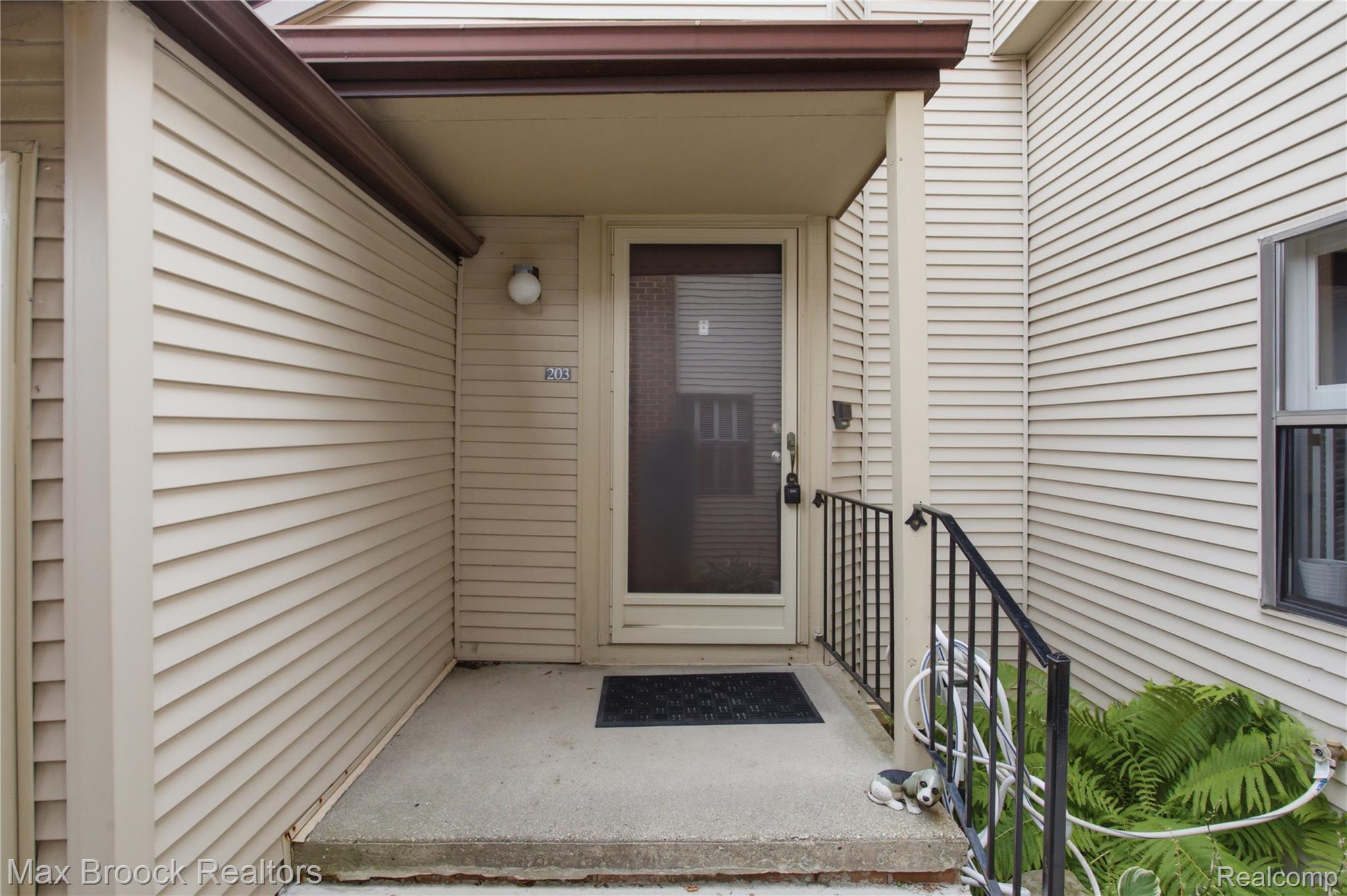 6580 Ridgefield Circle 203