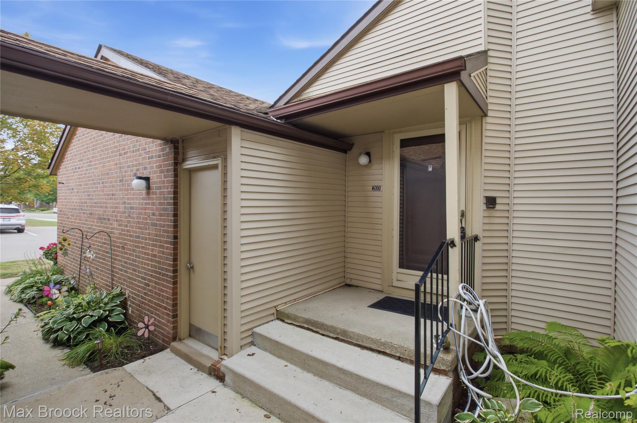 6580 Ridgefield Circle 203