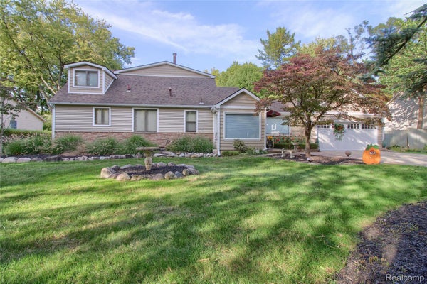 30450 WENTWORTH ST, LIVONIA, MI 48154 - Image b33fc5e5e79ffb3109f6418c58a7b92a/993178622