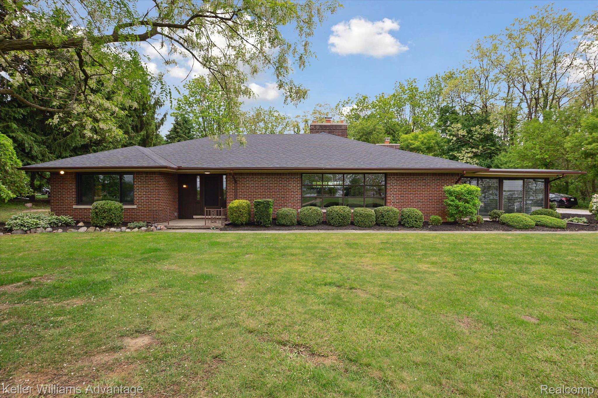 58540 Grand River Ave