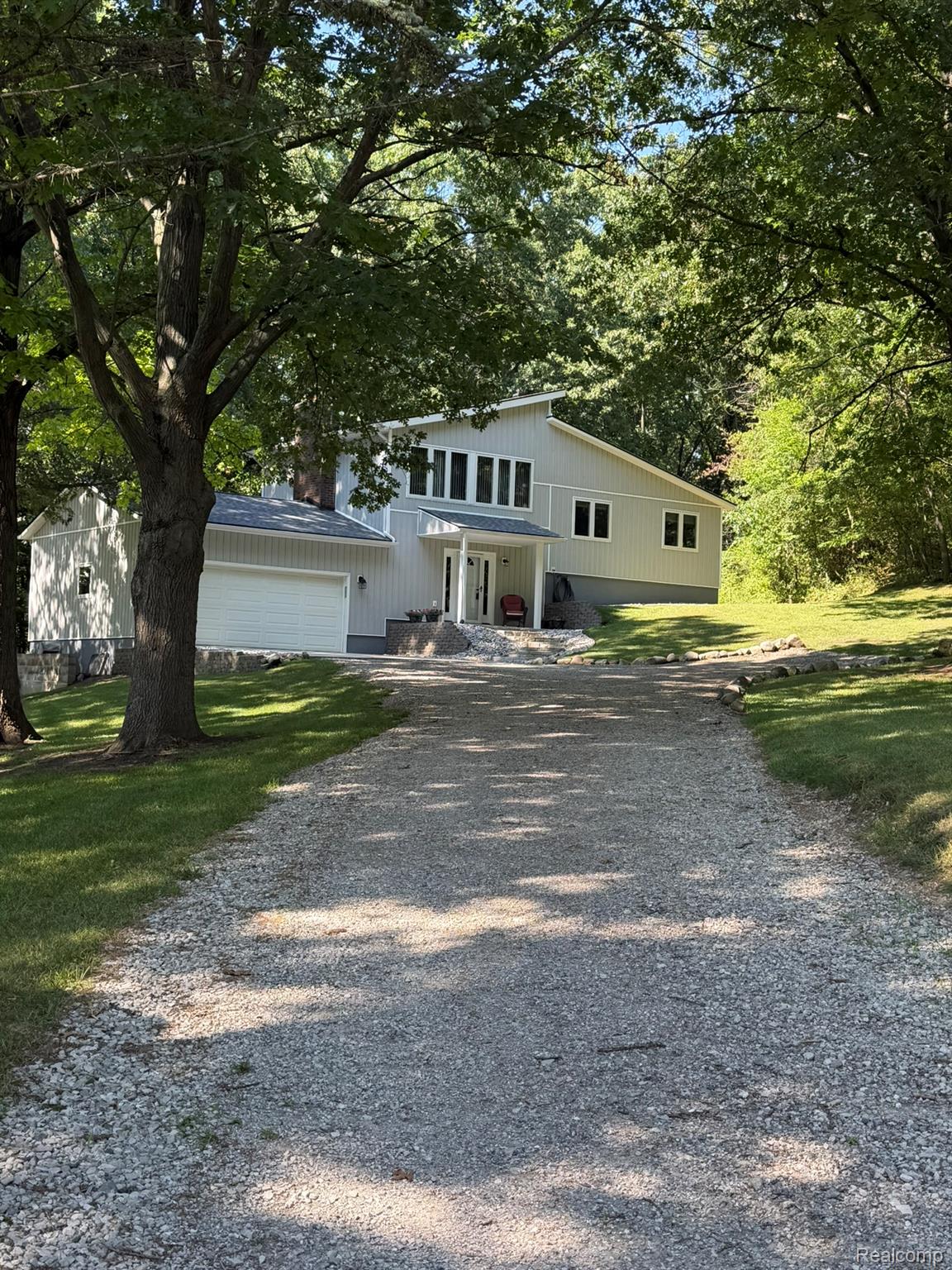 825 Rowlinson Lane