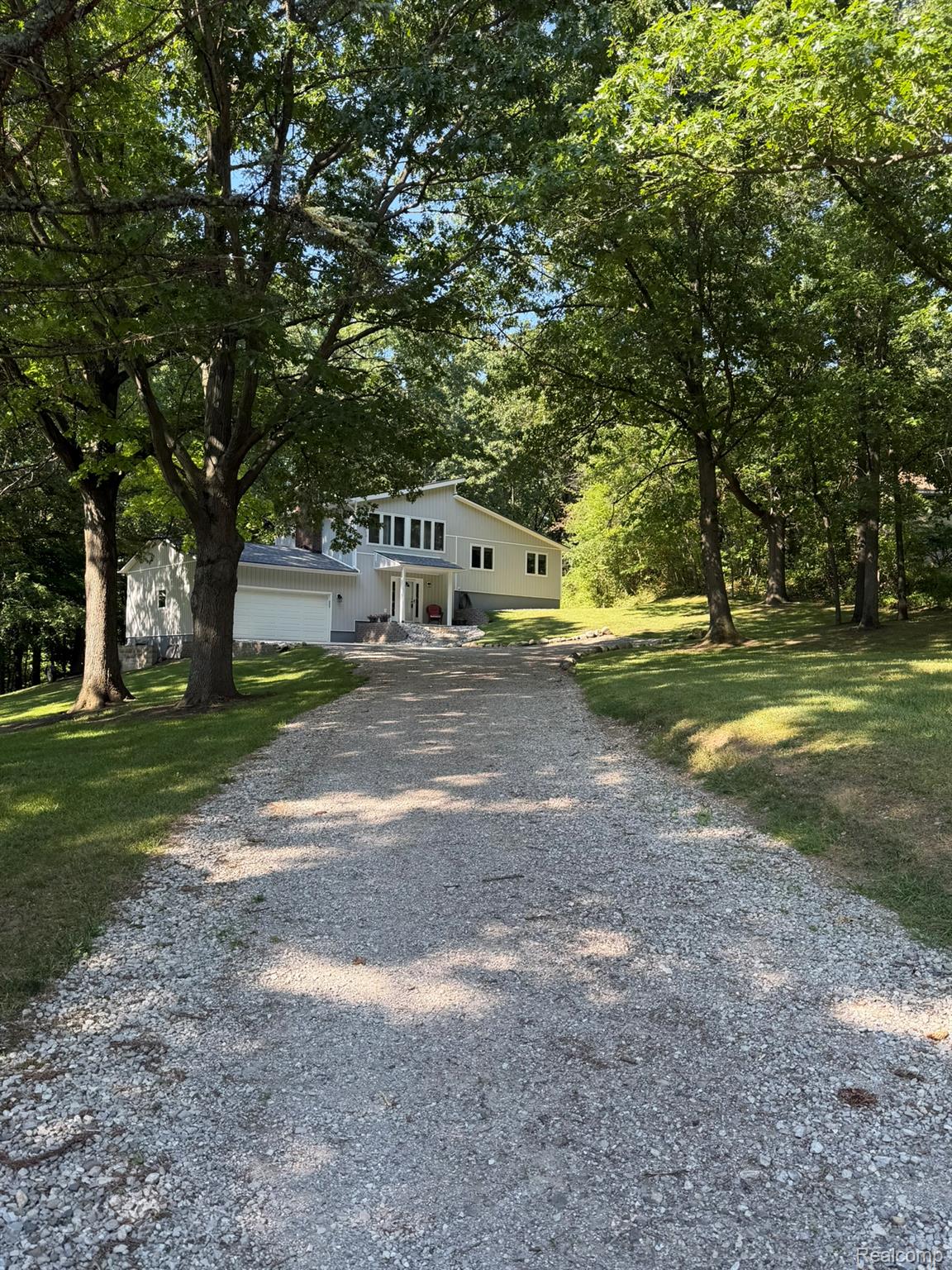 825 Rowlinson Lane