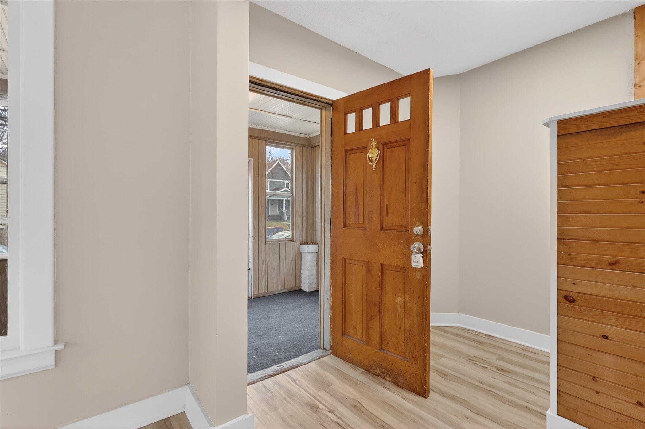 947 Crescent Street NE