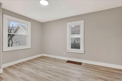 Tiny photo for 947 Crescent Street NE, Grand Rapids City, MI 49503 (MLS # 65026013441)