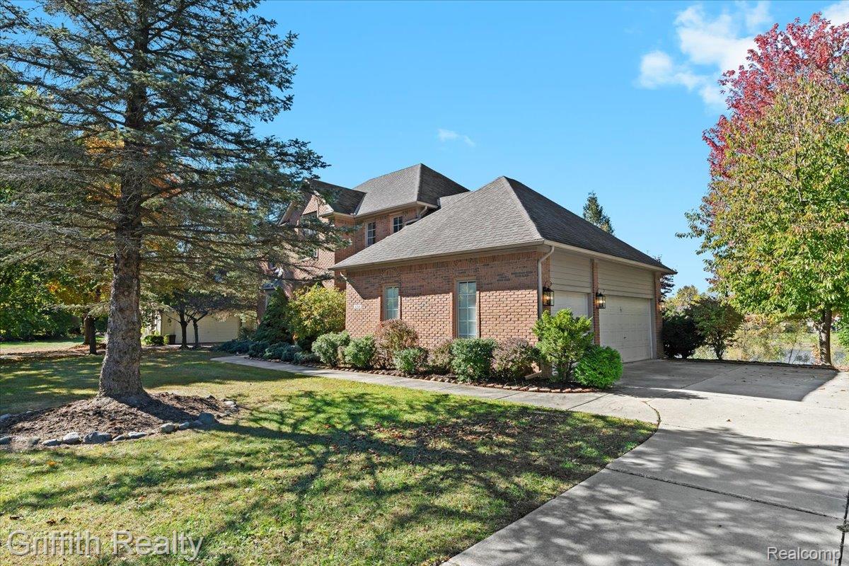 4364 Lake Forest Drive E