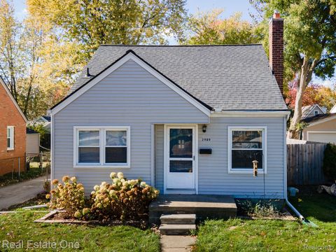 2989 Cummings Avenue Berkley City MI 48072