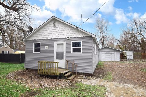 2390 E Boatfield Avenue Burton City MI 48529