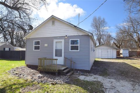 2390 E Boatfield Avenue Burton City MI 48529