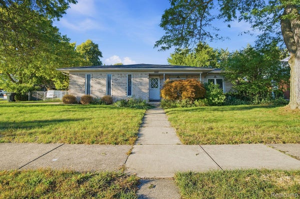 3007 WARRINGTON DR, STERLING HEIGHTS, MI 48310 - Image b375f708a02096630473fbf6f2ef5db1/807632082