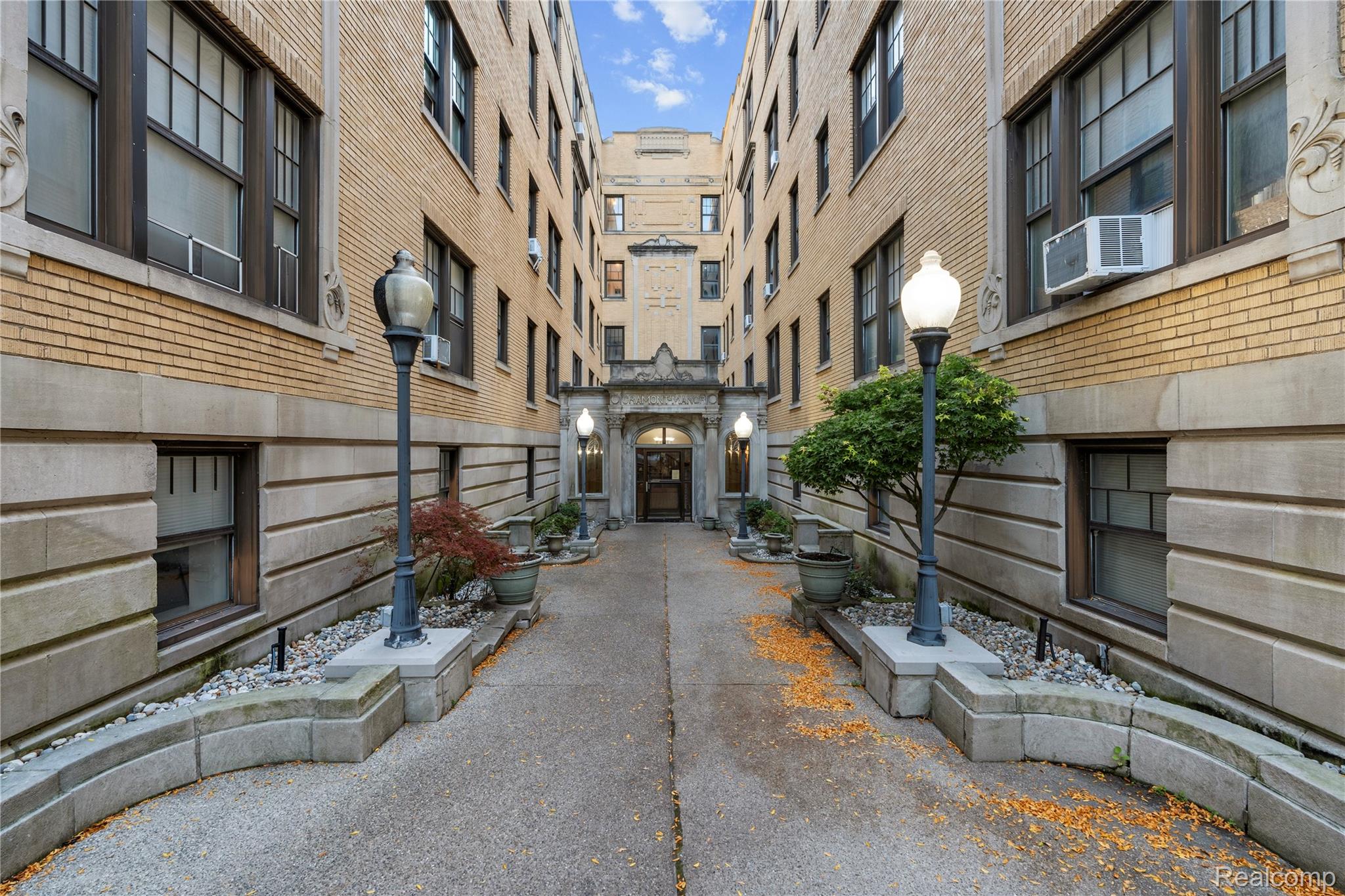 120 Seward Street 101