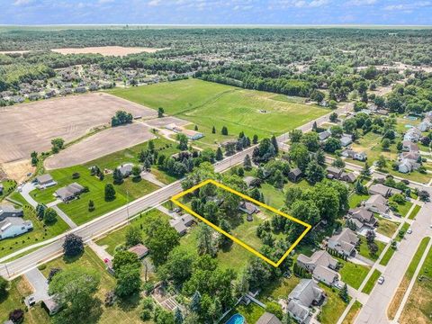 2463 Kinney Avenue NW Walker City MI 49534