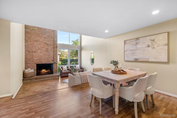 7137 PEBBLE PARK DR, WEST BLOOMFIELD, MI 48322 - Image b38edf923ec2f4f7ad5c3ac13bbafa6f/2808087208