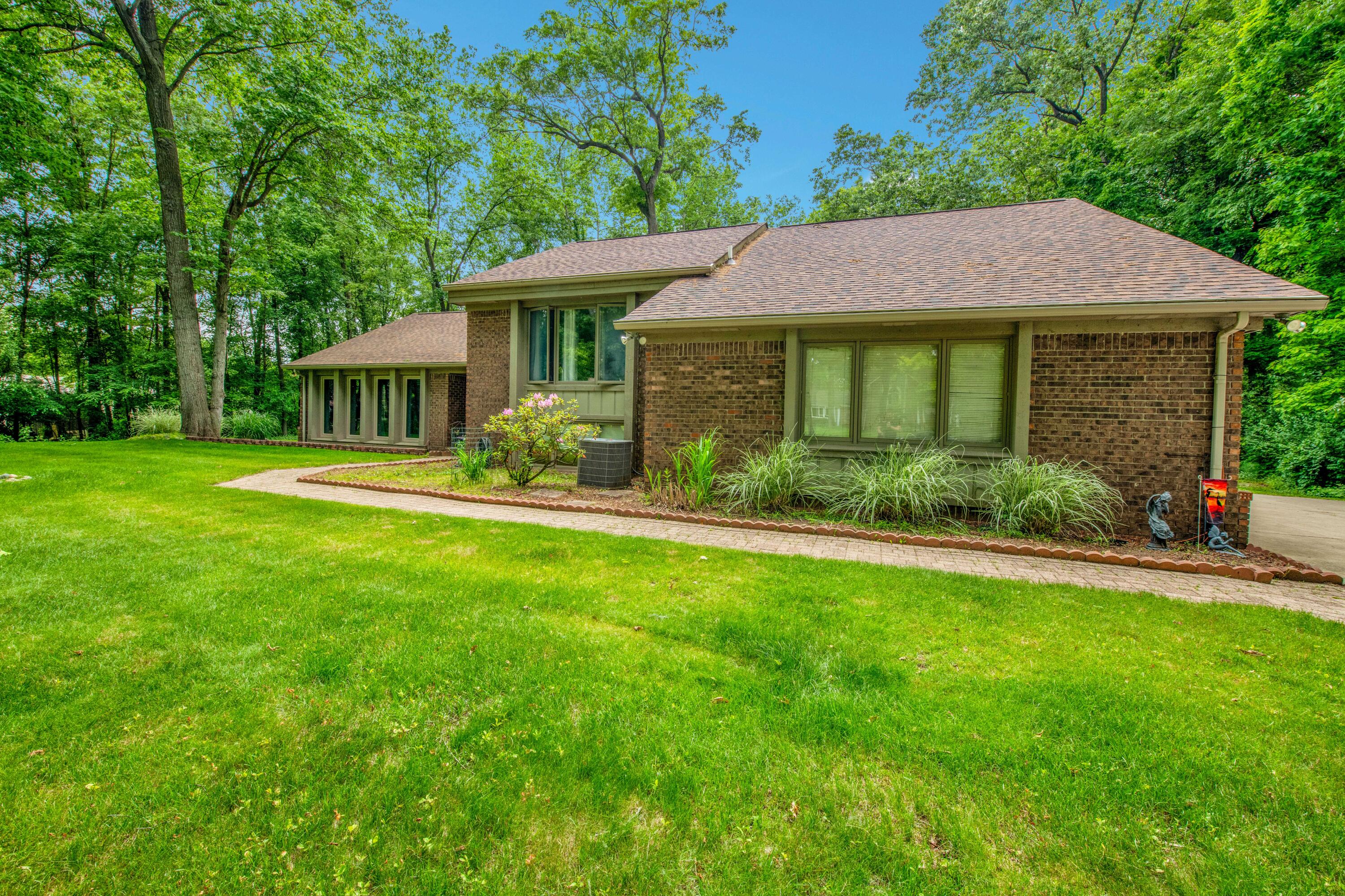 5244 E. Bradford Circle