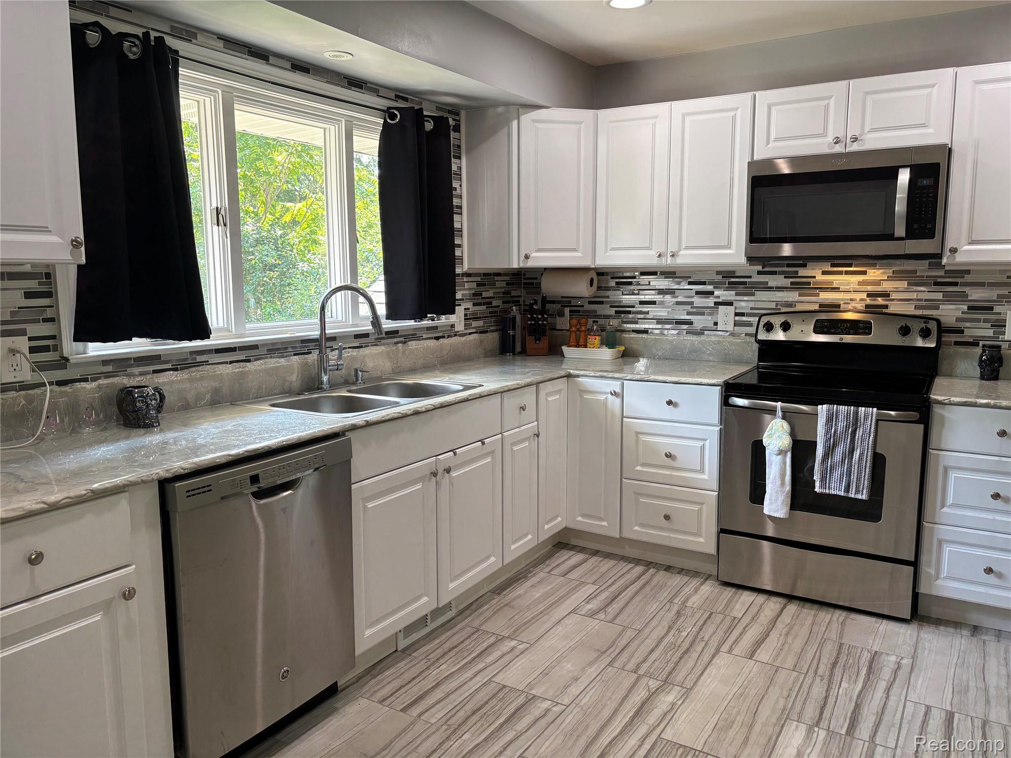 11166 Riverview Drive