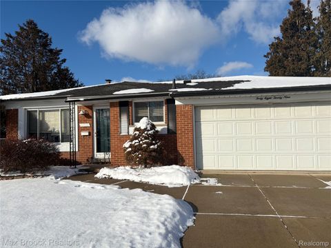 4829 WOLGAST Drive Warren City MI 48092