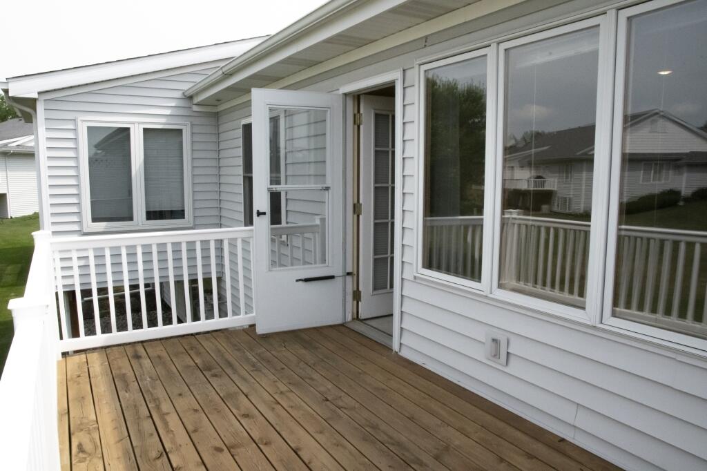 303 Shoreside South Drive SE